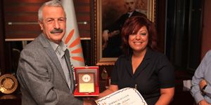 Karabağlar Belediye Başkanı Kürüm’e teşekkür plaketi