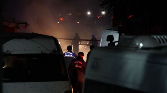 Zeytinburnu’nda doğalgaz borusu patladı: 4 araç yandı