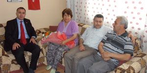 MHP Bayraklı’dan anlamlı anneler günü ziyareti